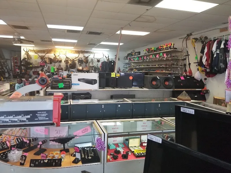 Bayou Pawn #672