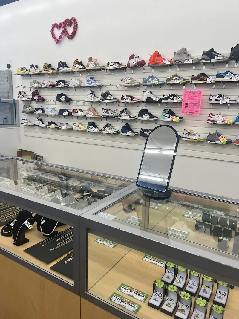 Bayou Pawn #677