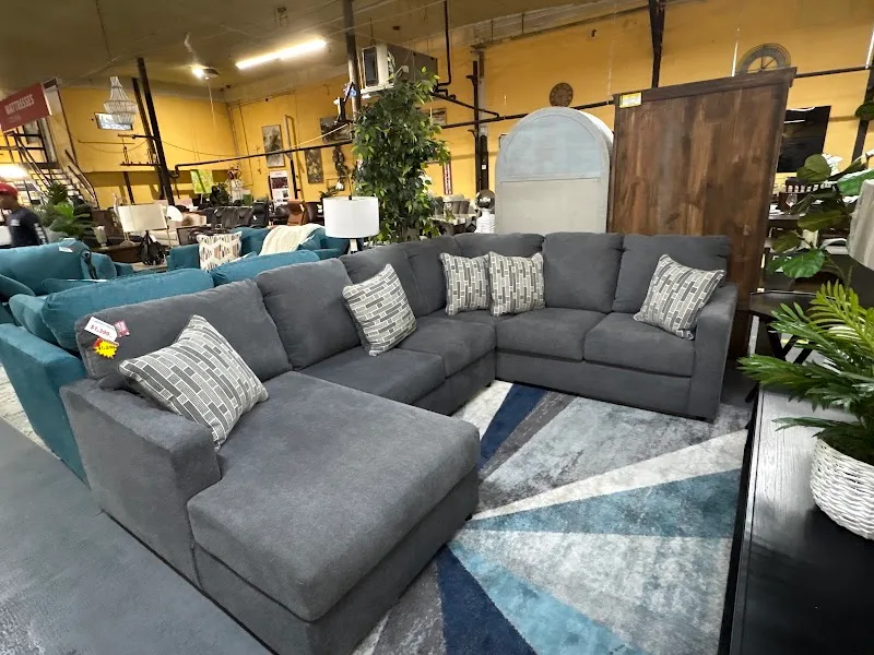 Calderon Furniture Outlet LLC