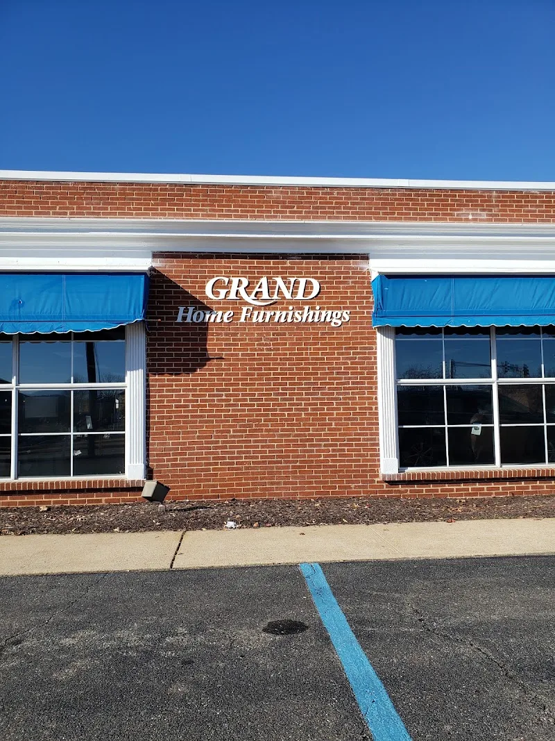 Grand Home Furnishings #033