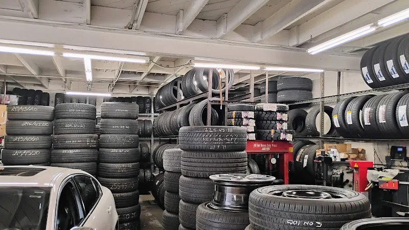 Greens Auto Center LLC
