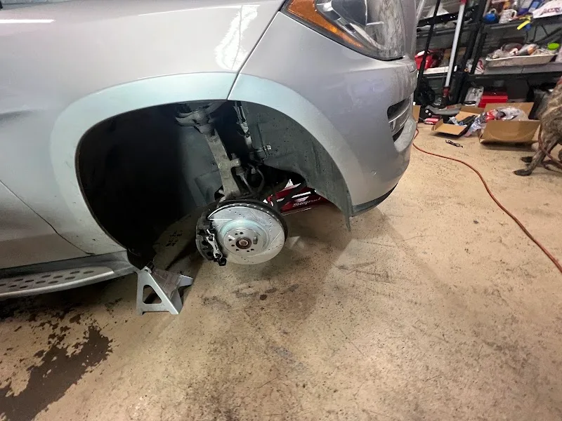 Lionz Den Garage