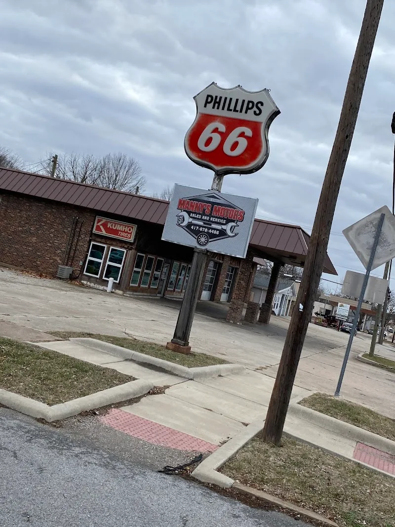 MANNYS MOTORS LLC