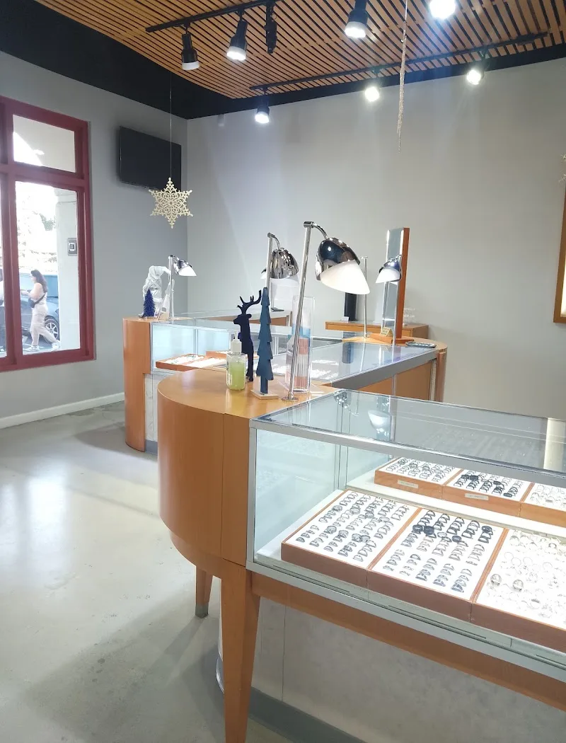 R Jewelry Company Inc
