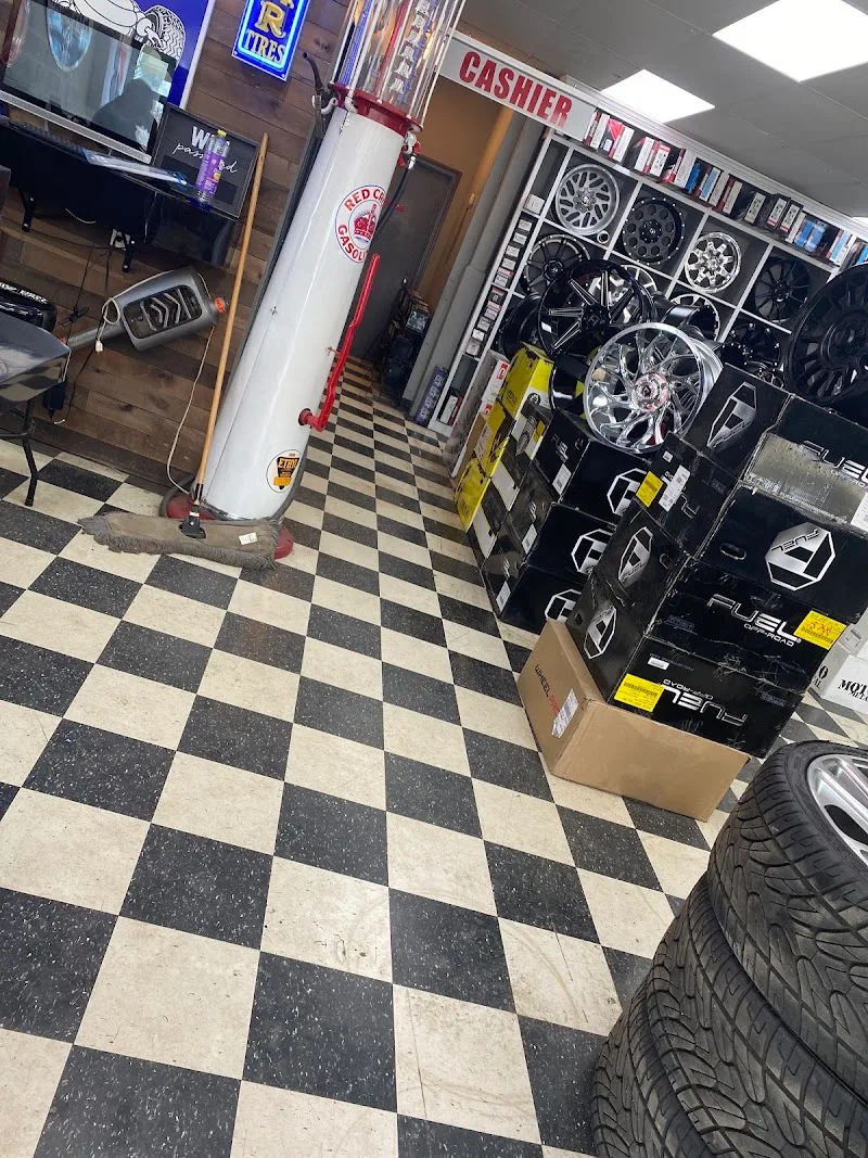 Robert Jr Tire And Auto LLC